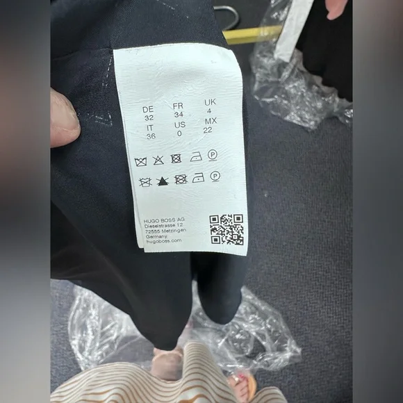 Hugo Boss women’s Blue & Black dress-NWT 
size 0-minor pull - see pic. - Picture 10 of 11